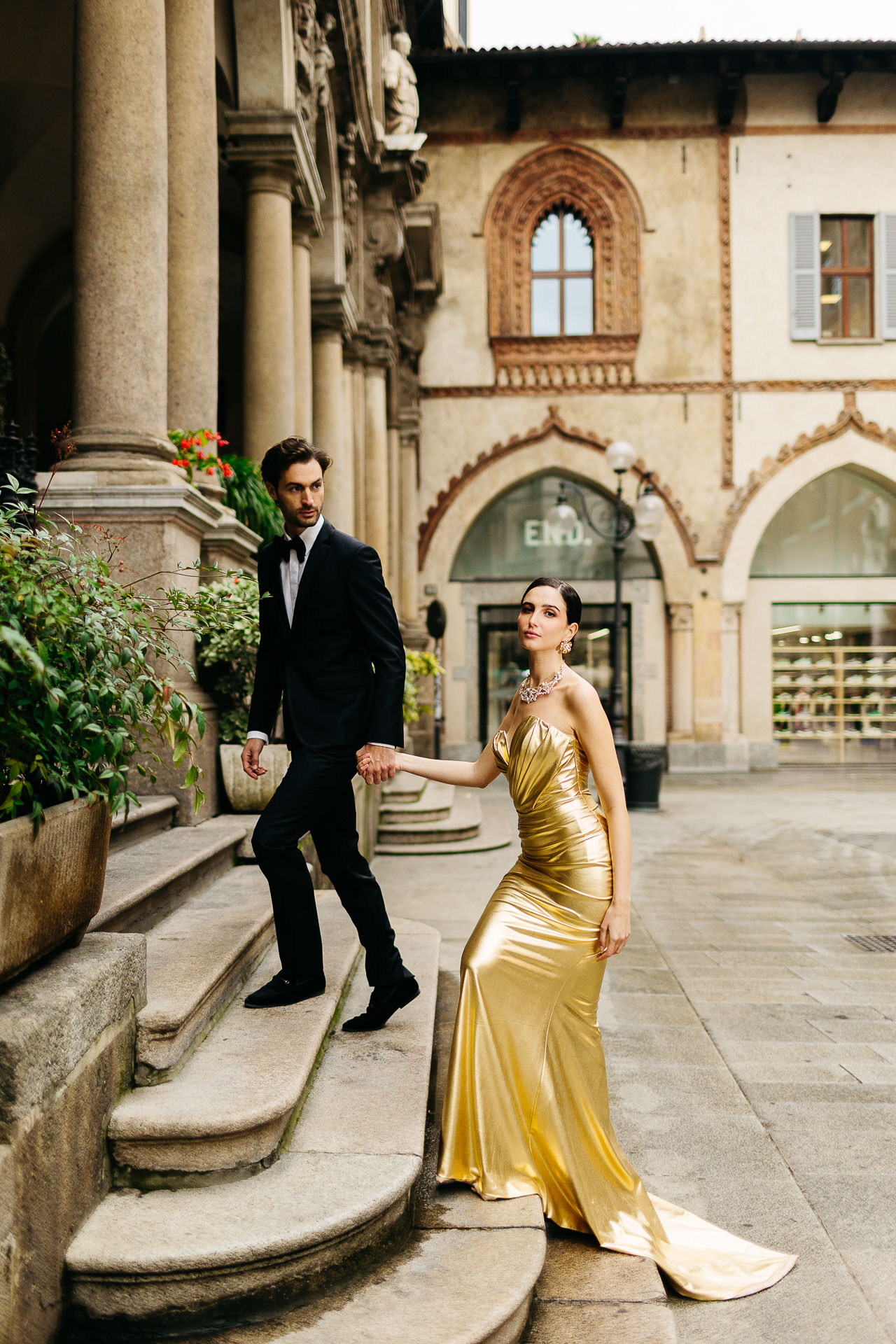 santorini wedding photographer luxury couple stairs
