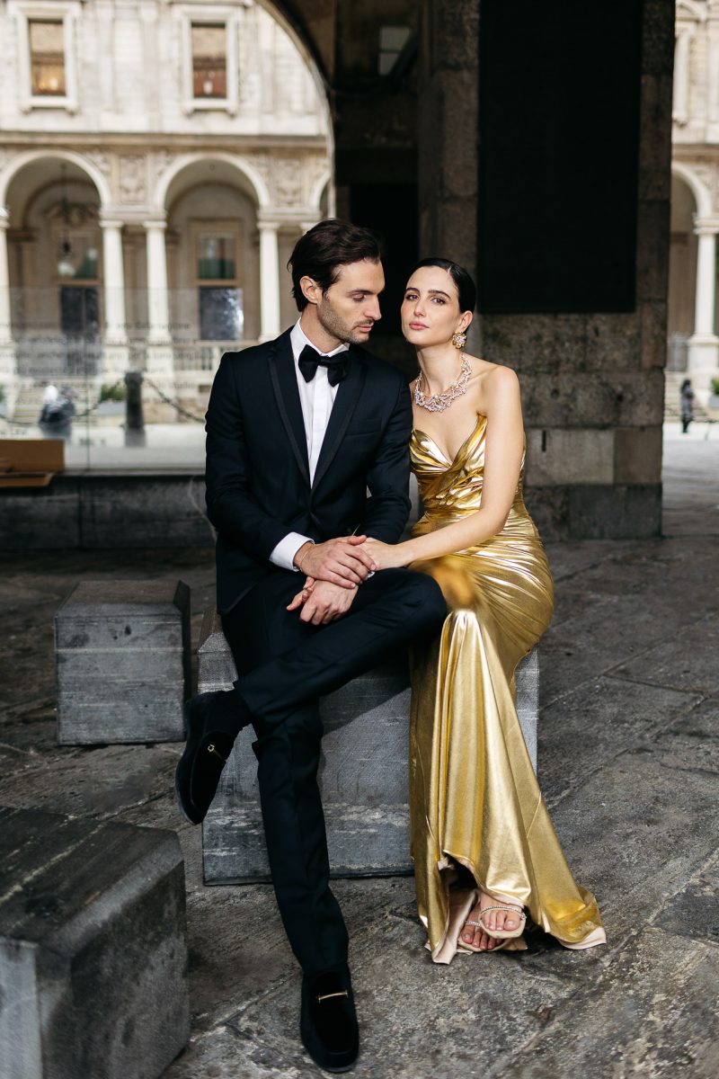 elegant couple pose santorini wedding photographer