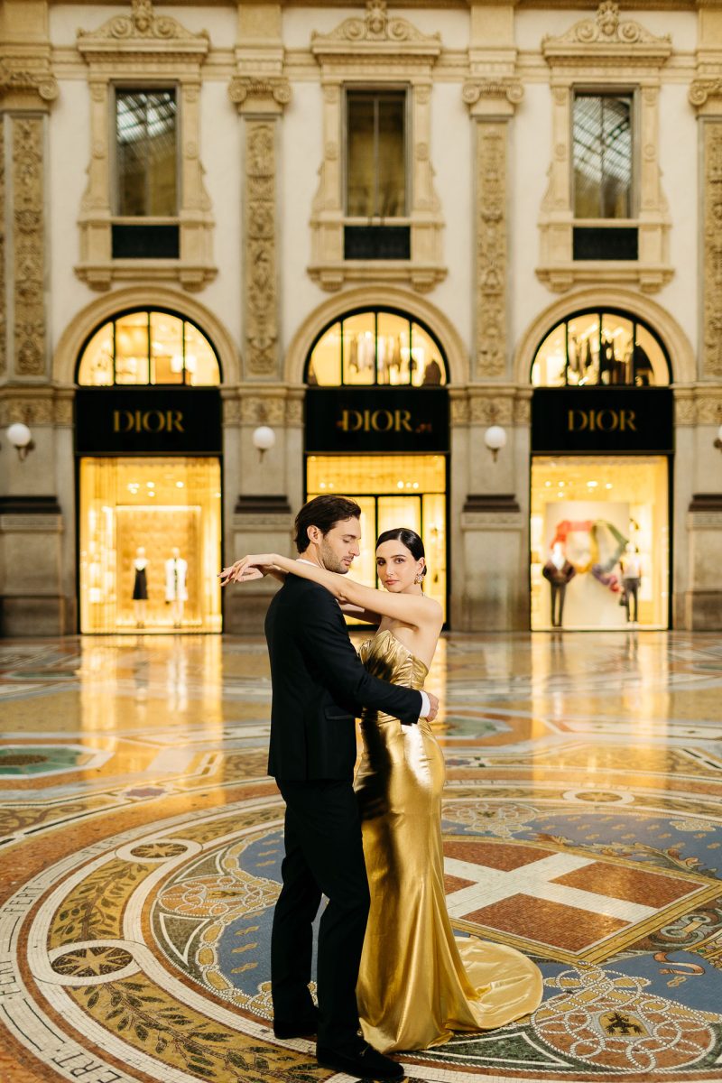 santorini wedding photographer romantic couple dancing