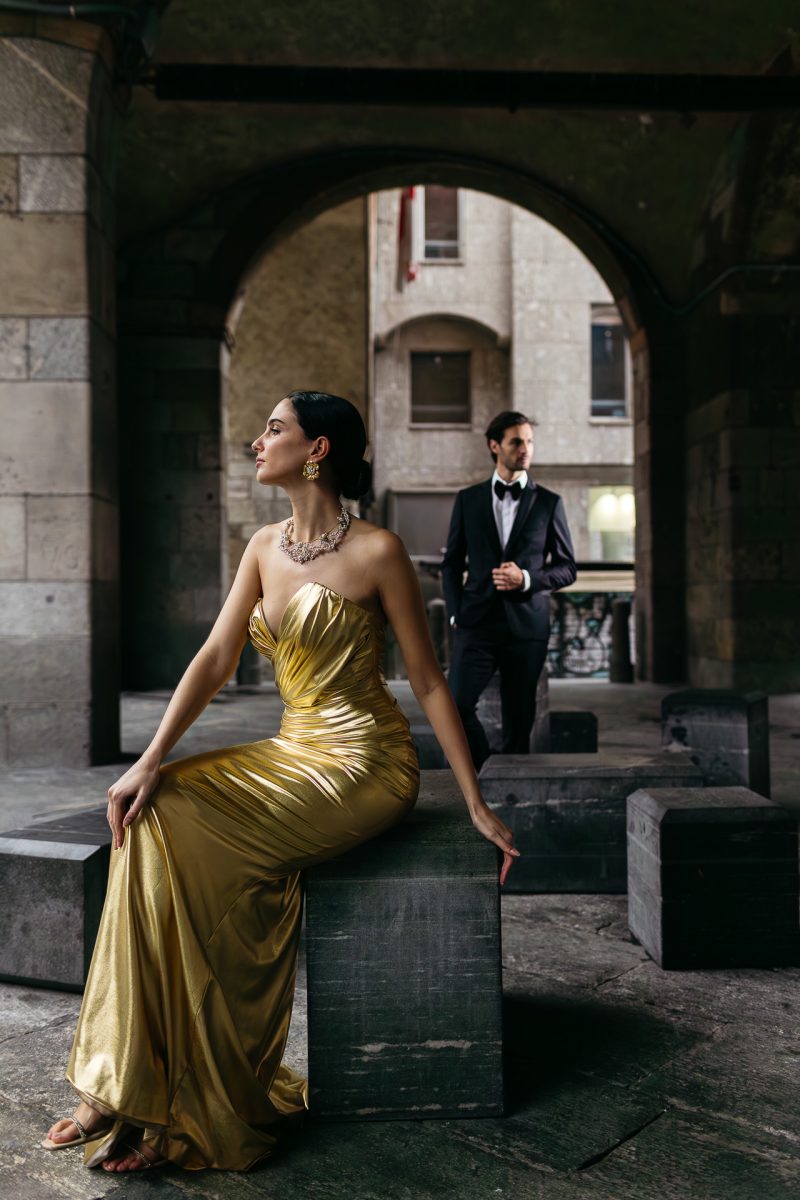 santorini wedding photographer fashion bride pose